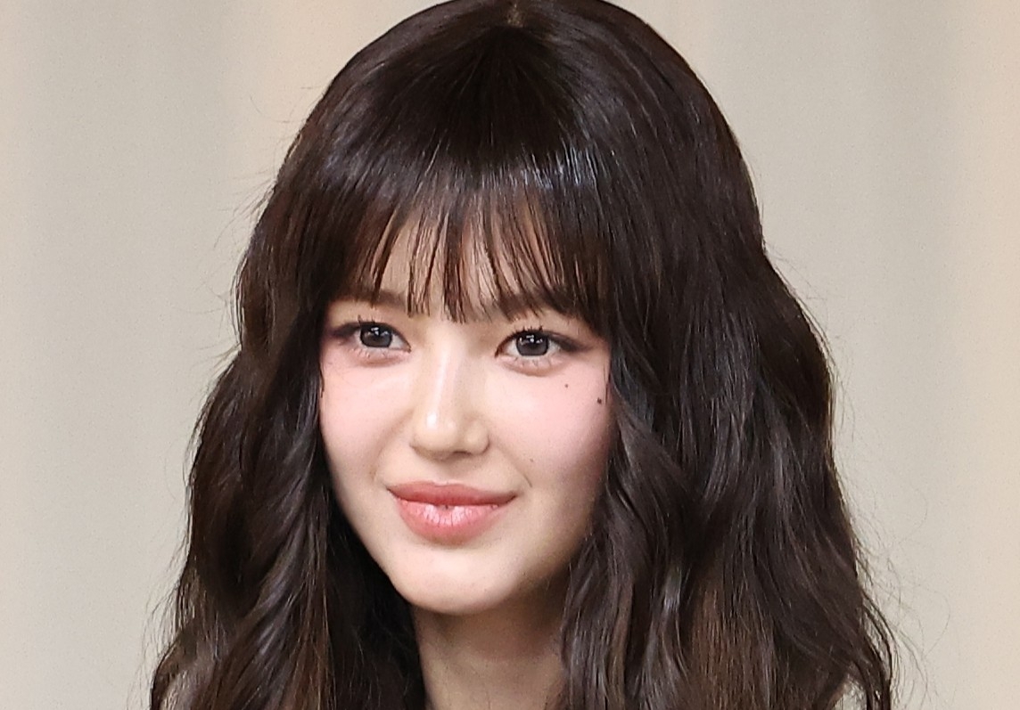 330억 소송 중인데…‘<b>뉴진스 퇴출</b>’ <b>다니엘</b> “함께 여행할래?” 여유로...