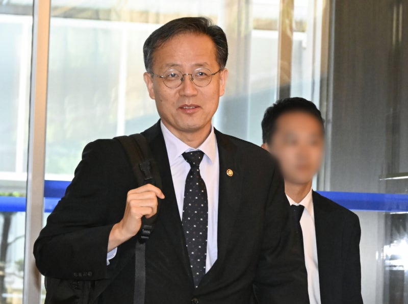 전통시장 찾은 <b>이형일</b> 부총리 후보자 “이번주 <b>추석 민생대책</b> 추가 발표...
