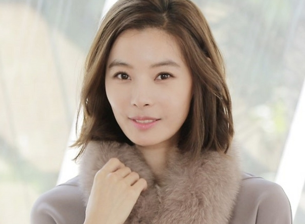“연기 대신 <b>생선구이</b> 백반집”…‘아이 엄마’ 여배우, 식당 <b>운영</b>하는...