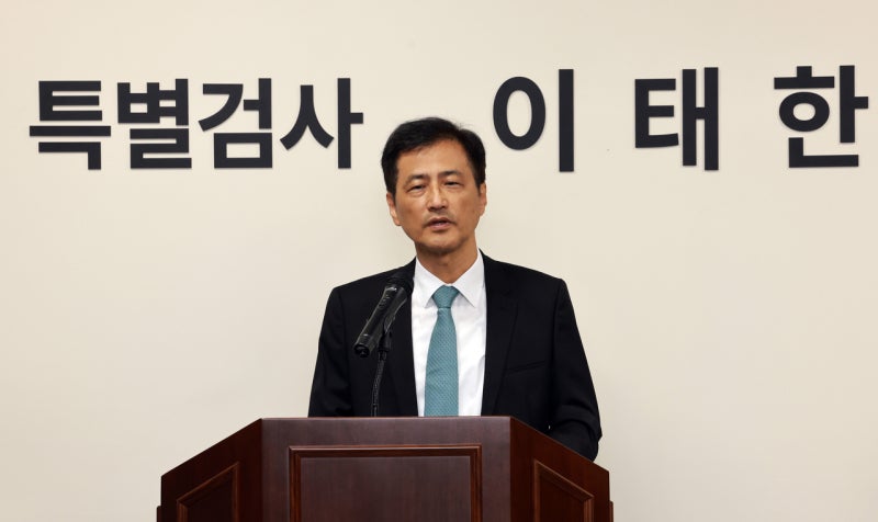 [속보] <b>선관위 특검</b>, 중앙<b>선관위</b> 등 9곳 <b>압수수색</b>…내부 서버 등 확보중