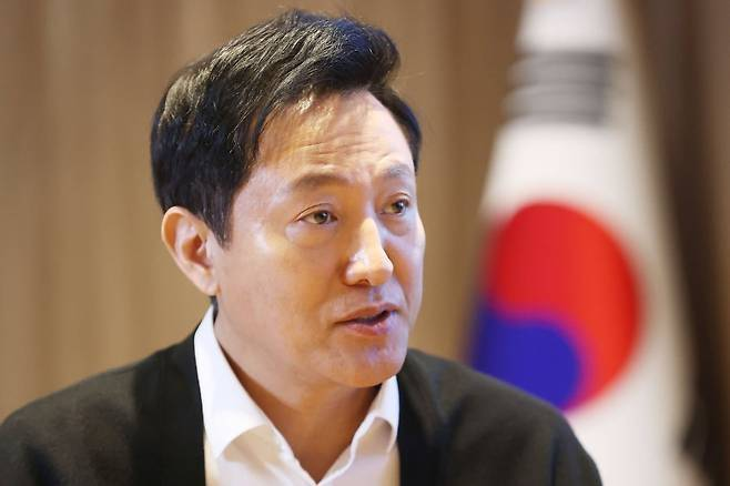 오세훈 “<b>집값</b> 뛰기 시작한 시점, 대통령 취임시기와 맞물려”