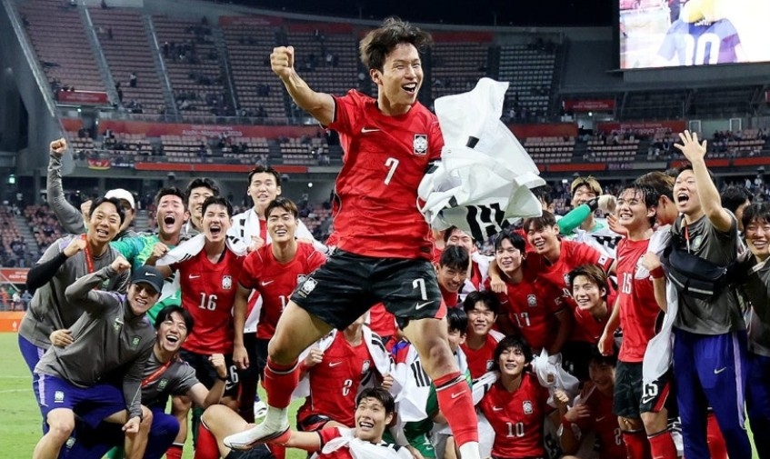 엄지성 맹활약 속 한국 축구 금메달.[연합]