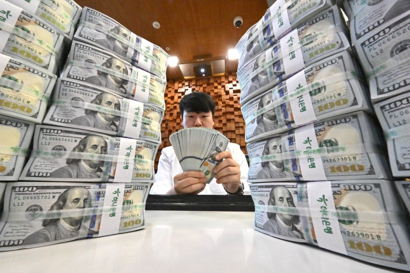 9월 <b>외환보유액</b> 4405.6억달러…넉 달 만에 <b>감소</b>