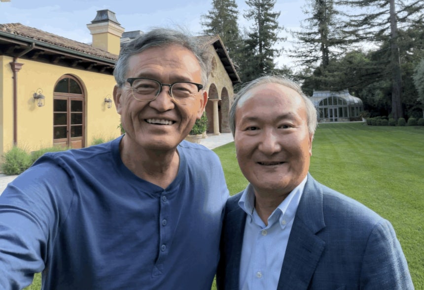 립부 탄(왼쪽) 인텔 최고경영자(CEO)와 이석희 인텔 파운드리 수석부사장. [립부 탄 CEO SNS]