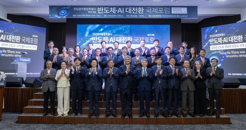 정원주(앞줄 왼쪽 여섯 번째) 헤럴드·중흥그룹·대우건설 회장,<a href=
