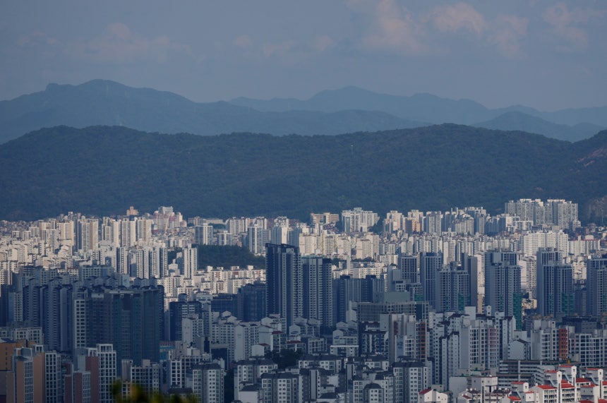 남산에서 바라본 서울시내 아파트. <연합>
