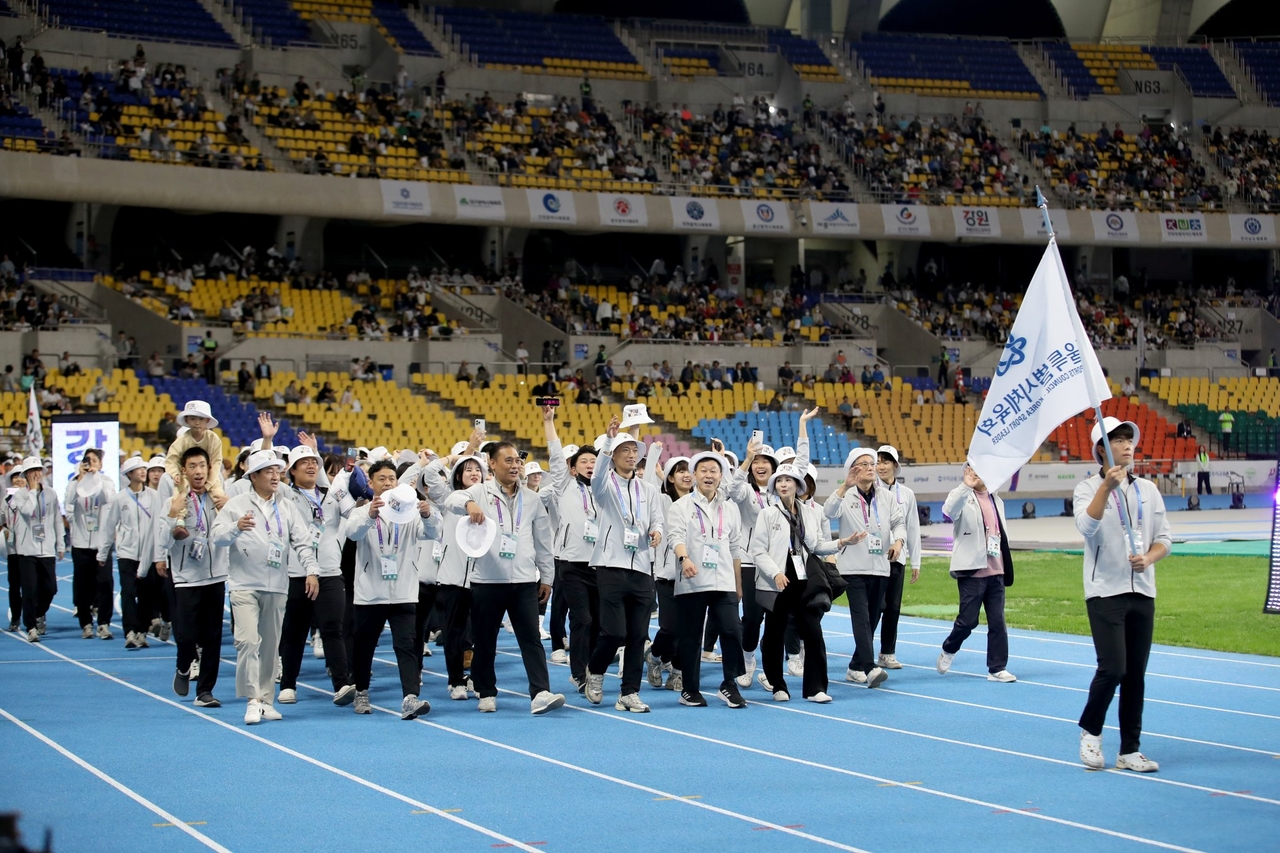 아시안게임 열기 제주로…<b>전국체전</b> 개막, 3만명 참가