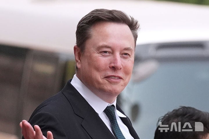 “美 모든 어린이에 <b>스페이스X 1주</b>씩 줄게”…<b>머스크</b>, 돈 얼마나 많길래...