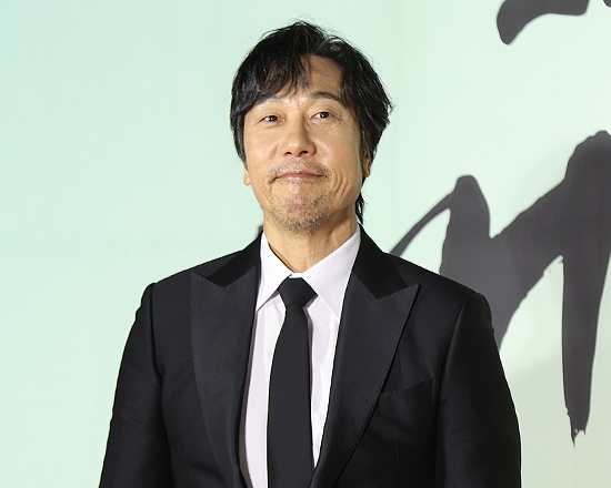 갑상샘암 이겨낸 <b>이문세</b>, 이번엔 <b>백내장 수술</b>…“너무 잘 보인다”