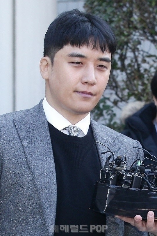 ‘특수폭행 피소’ <b>승리</b>, 아빠되나…내년 1월 출산 후 <b>결혼</b>설