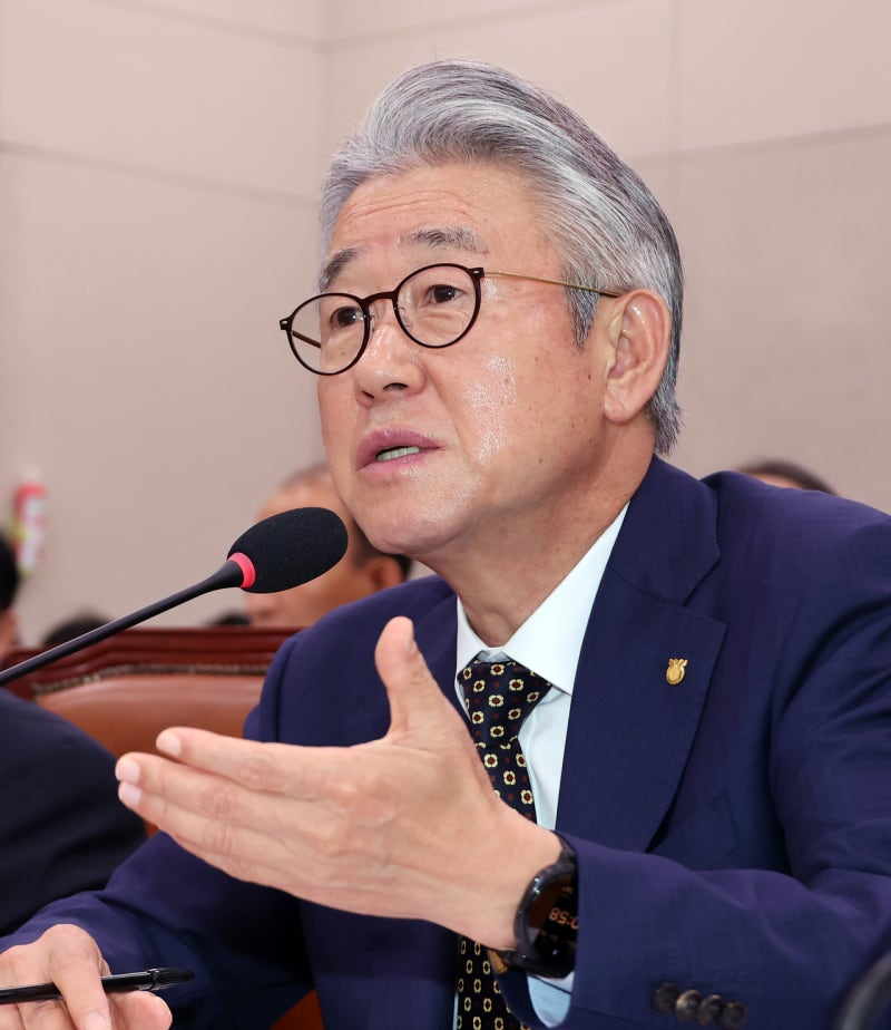 경찰, <b>강호동 농협</b>중앙<b>회장 3차</b> 소환…1억대 금품 수수 의혹 수사 [세상...