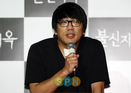 `건축학개론` 이용주 감독, 연말 <b>결혼설 부인</b>