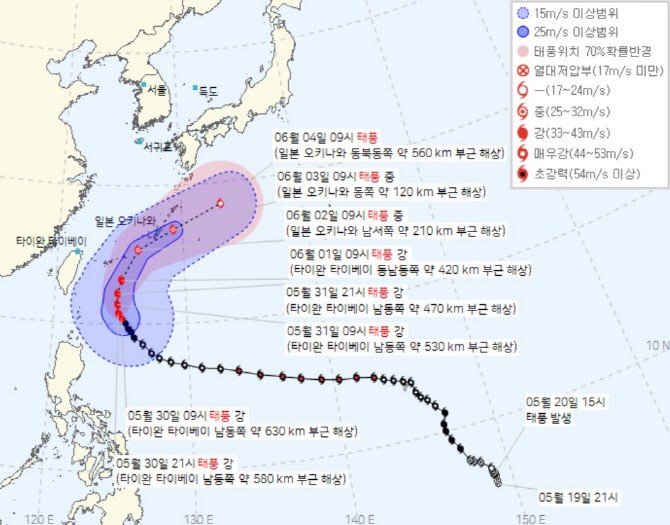 "괌옥 탈출"...일본 향하는 <b>태풍</b> 마와르, 한반도 영향은?