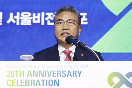 박진 외교부 장관이 25일 서울 중구 웨스틴조선호텔에서 열린 무형유산보호협약 20주년 국제회의 및 서울비전 선포식에서 개회사를 하고 있다(사진=뉴시스)