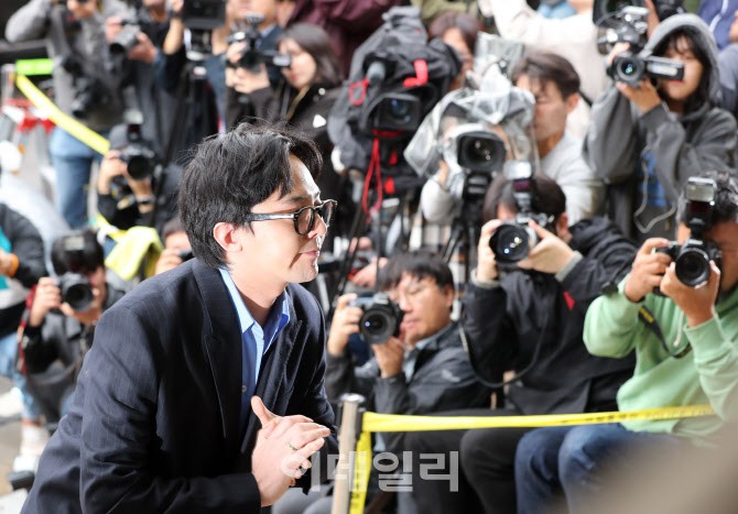 지드래곤, <b>손발톱</b>도 <b>마약 음성</b>…경찰 증거확보 실패