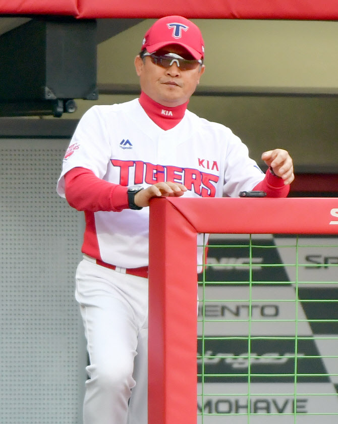 <b>두산</b>베어스, 박흥식·조인성·가득염·김동한 <b>코치</b> 영입