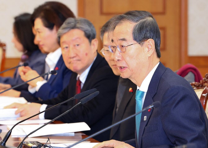 한<b>총리</b> "<b>바이오헬스</b>, 제2의 반도체…11만 핵심인재 양성"