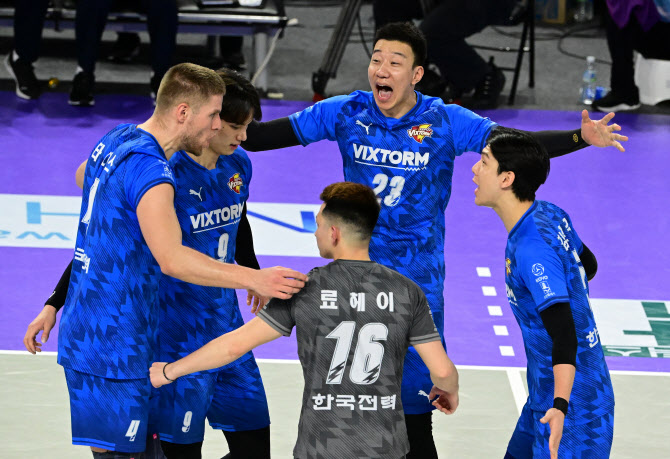 <b>한국전력</b>, 새해 첫날 <b>대한항공</b>에 풀세트 승리...상위권 도약 희망