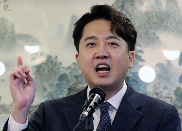 <b>방송</b>법 꺼내든 <b>이준석</b> “<b>공영방송</b> 사장, 낙하산 임명 원천 봉쇄”