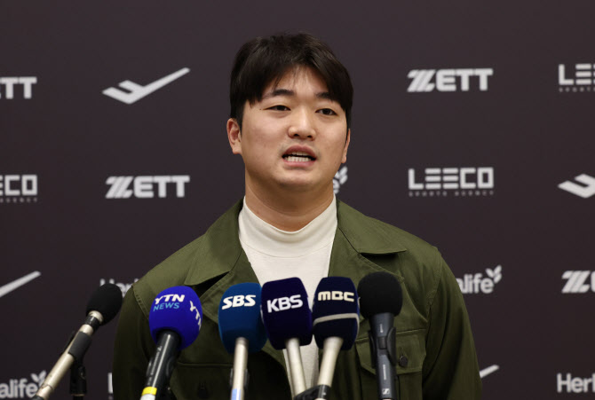 ‘MLB 진출’ <b>고우석</b>, <b>등번호</b> 19번 아닌 21번 단다