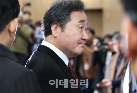 결국 <b>민주당</b> 떠난 <b>이낙연</b> "타협·조정의 다당제 시작해야"(종합)