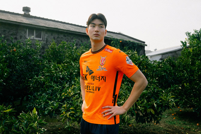 '<b>김학범</b> 페르소나' <b>김정민</b>, 은사 <b>김학범</b> 감독과 제주서 재회