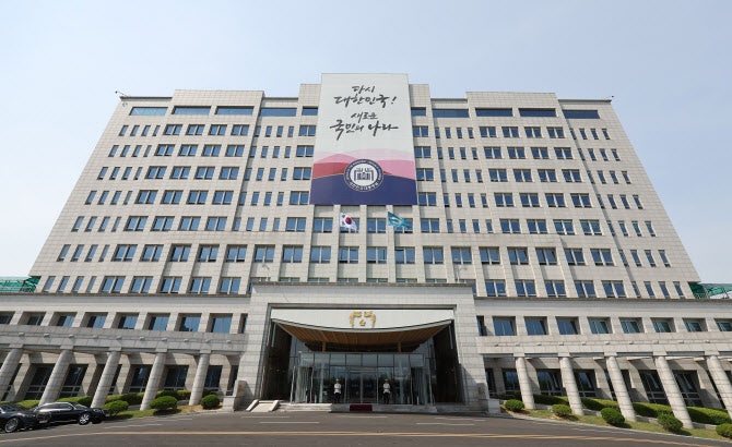 <b>대통령실</b> "50인 미만 중처법 유예 대신 <b>산안청</b> 수용?…사실 아냐"