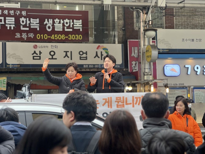 <b>이준석</b>, <b>대구</b>서 "<b>개혁신당</b>, 훌륭한 대체재…출마지역 결정은 아직"