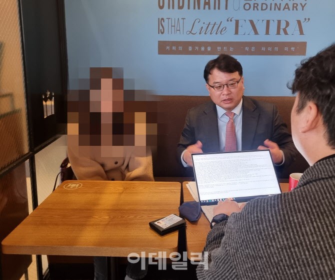 대중 앞에 서는 '<b>주호민</b> 사건' 특수교사, 6일 기자회견
