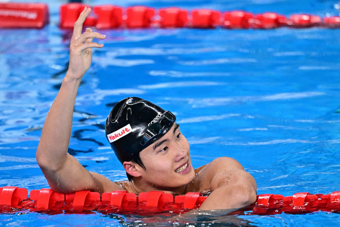 '수영 간판' <b>황선우</b>, 세계선수권 <b>자유형 200ｍ</b> 금메달 쾌거