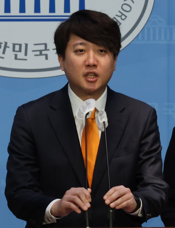 이준석 "전장연 시위 옹호한 <b>배복주</b> 입당, 상식적으로 이해 어려워"