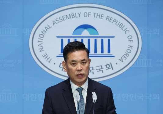 <b>박영순</b>, <b>민주당</b> 탈당 선언…"새로운미래 합류"