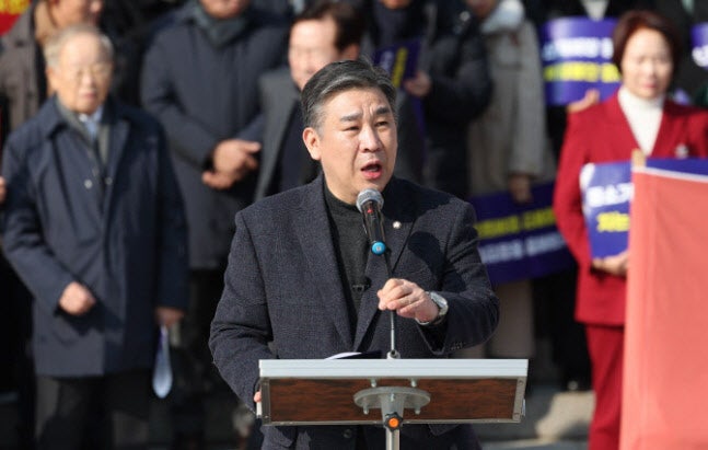 與<b>최승재</b>, 경기 <b>광명갑 경선</b> 불참…“승리 새로운 활로 열리길”