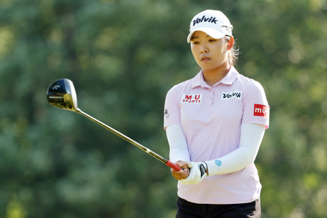 시드 잃었던 <b>이미향</b>, HSBC <b>챔피언십</b> 공동 3위..<b>고진영</b> 공동 8위