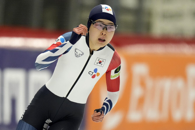 <b>김민선</b>, 빙속 <b>스프린트</b>선수권 <b>500m</b> 1차 3위…중간 순위 11위