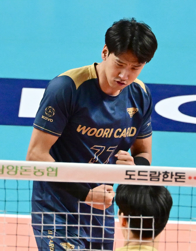 <b>우리카드</b>-<b>현대건설</b>, V리그 정규시즌 남녀 1위 확정 눈앞