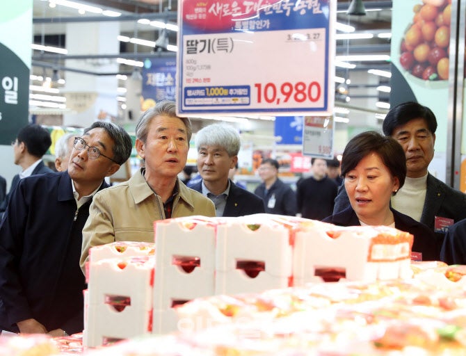 [포토] <b>농식품부 장관</b>과 농협중앙회장