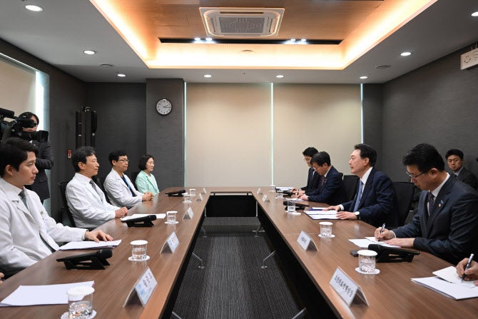尹, 의료계 향해 "<b>내년도</b> 의료예산 함께 <b>논의</b>" 제안(종합)