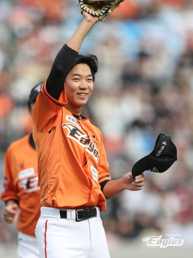 신인 <b>황준서</b>, 5이닝 1실점 '완벽 데뷔전'...<b>한화</b>, 파죽의 7연승