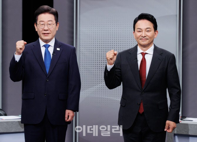 [포토]'TV 토론회 나선 <b>이재명</b>-<b>원희룡</b>'
