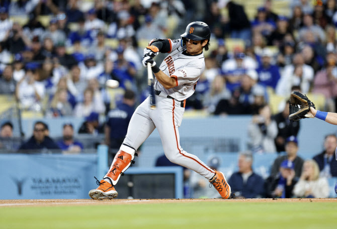 <b>이정후</b>, <b>다저스</b>전 1안타…MLB 데뷔 후 6경기 연속 출루