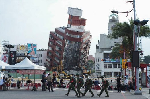 <b>대만 강진</b> 사망자 10명으로 늘어…부상자 1067명 집계