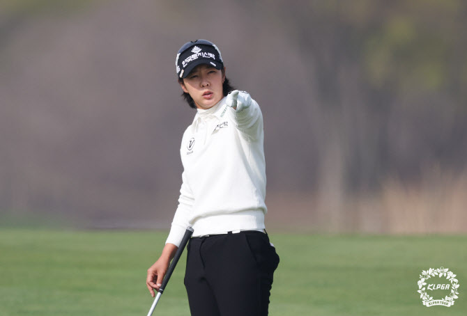 박지영·정윤지, KLPGA <b>메디힐</b> 2R 공동 선두…윤이나는 16위 ‘미끌’