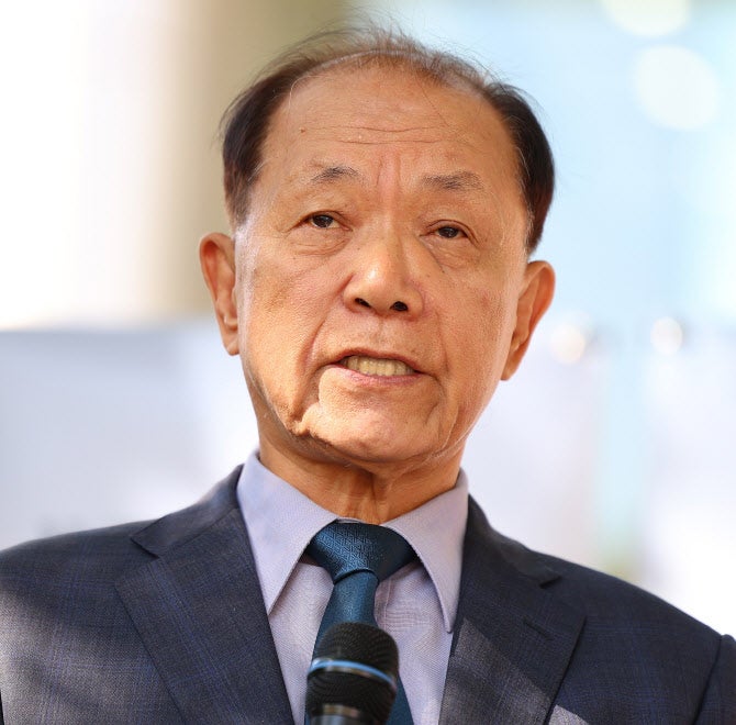 與 <b>비대위원장</b>에 <b>황우여</b>…“공정하게 전대 관리할 분”(종합)