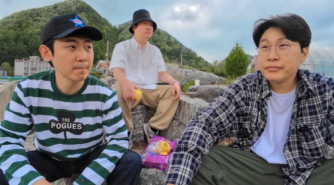 “중국 아냐?” “할매 맛 젤리”…<b>피식대학</b>, 팬들도 등 돌린 ‘지역비하’ 논...