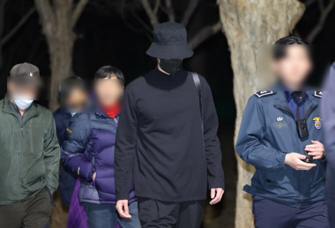 "<b>정준영</b>, 이민 준비한다고"...출소한 '<b>버닝썬</b>' 멤버 근황에 분노