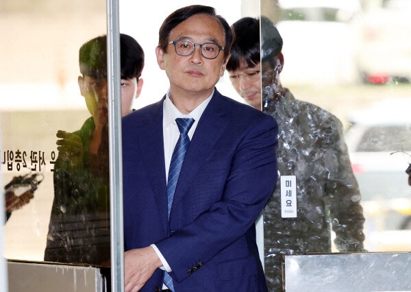 검찰, '<b>삼성전자</b> 기밀 <b>유출</b>' <b>안승호</b> 前 부사장 구속기소