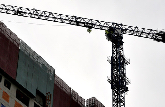 재건축도 아닌데 왜 이리 비싸? 갈등 확산 조짐에 결국