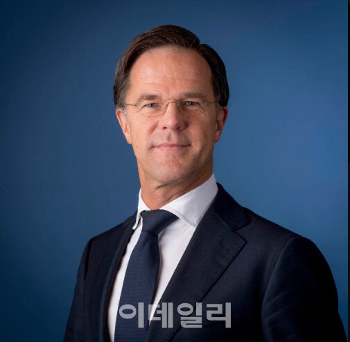 나토 새 <b>사령탑</b>에 '푸틴 저격수' <b>뤼터</b> 네덜란드 총리 지명