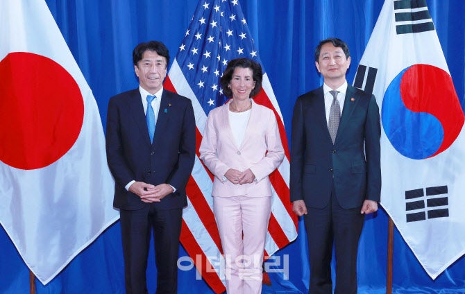 <b>한미일</b> 첫 <b>산업장관회의</b>…"반도체·배터리 공급망 최우선"